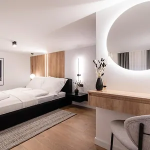 E56 - Grand Boulevard Heritage - Location By Bqa Apartamento