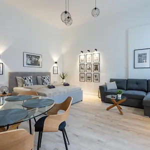 Holidays Operart Apartment